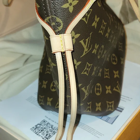 Authentic LV MM Neverful Tote2021 - Picture 8 of 17